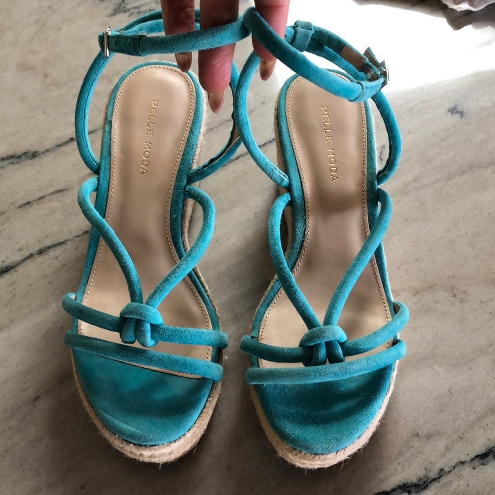 Like new Pelle Moda turquoise suede espadrille wedge heel 7.5